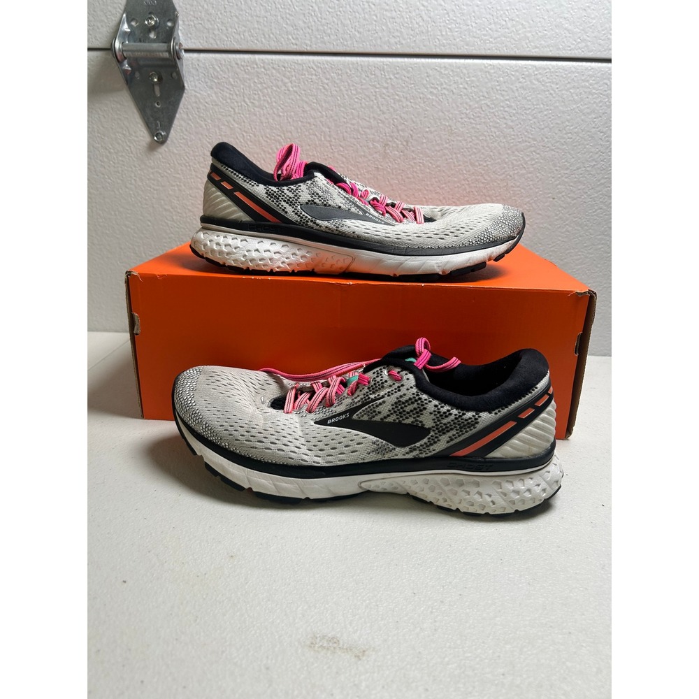 Brooks Ghost 11 White Black Pink Men's Size 10 #2987